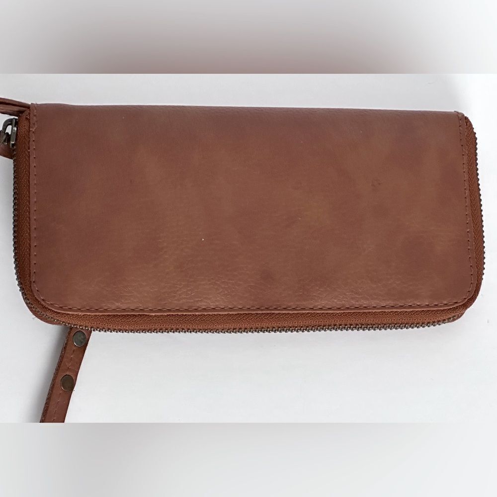 Free People Wallet Brown Distressed Vegan Leather Wristlet Strap Zip Closure - Picture 8 of 12